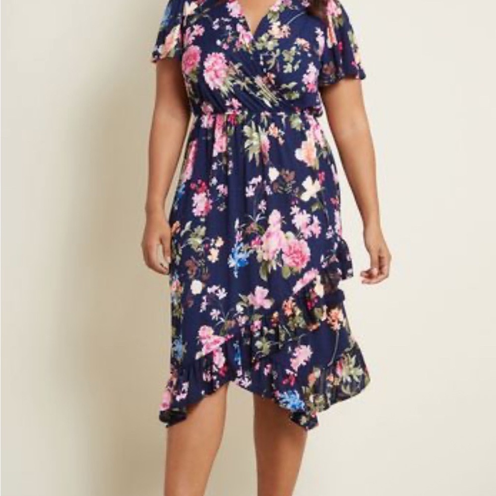 Gilli Plus Sized Floral Navy Dress NEVER BEEN WORN